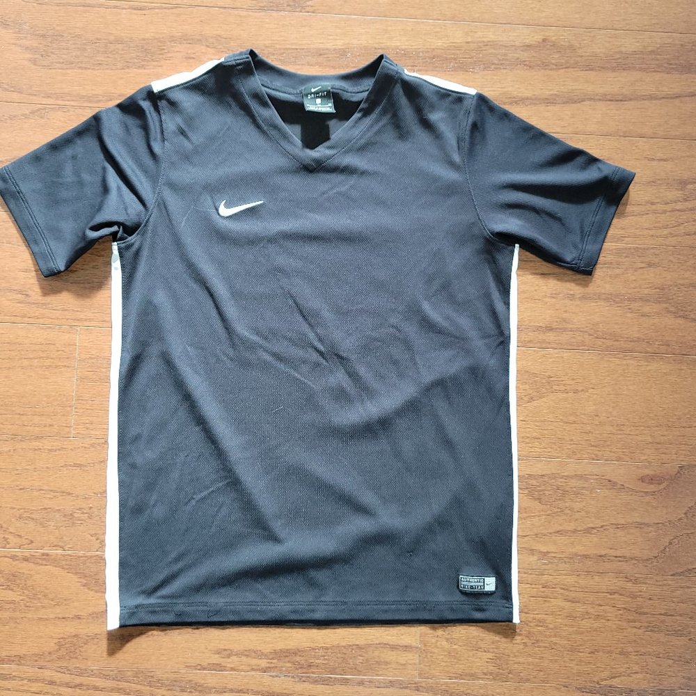 Nike V Neck Dry Fit T Shirt - XL